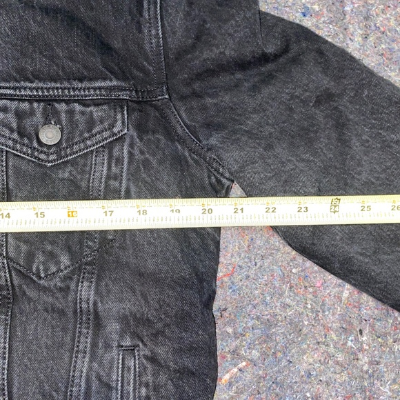 Vintage Levi's Black Denim Jacket with Sherpa Collar - Picture 9 of 13